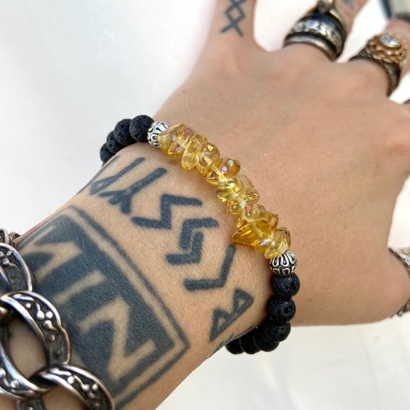 π΄ Yellow iridescent crystal glass + lava rock beads bracelet - Picture 10 of 15